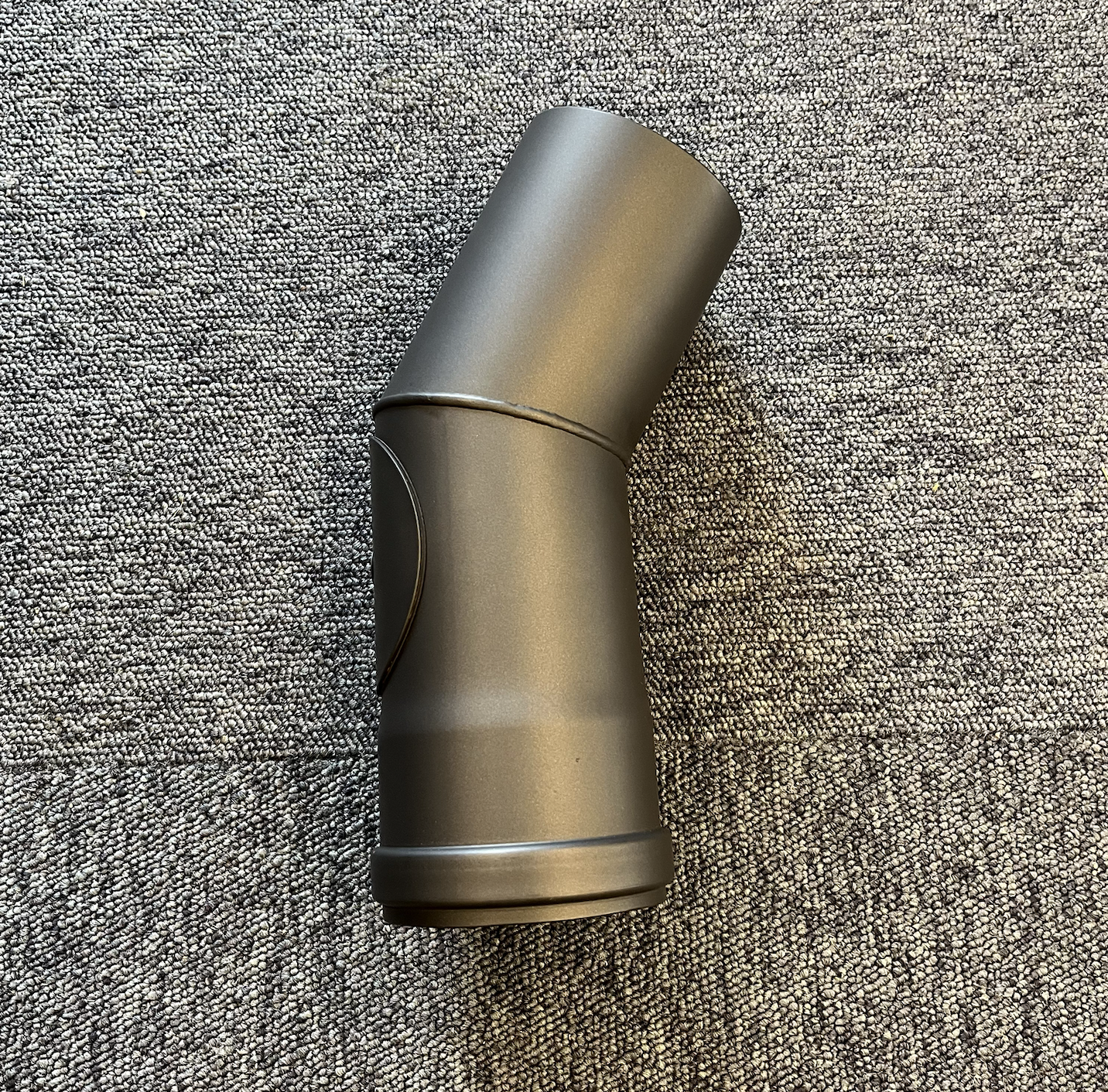 En bøjning 30 grader med Ø80mm diameter og med dør.