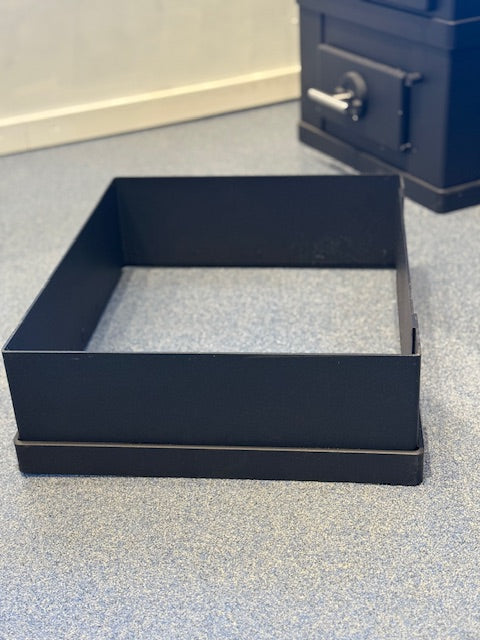 Svendsen 1 - sokkel 14 cm i sort stål